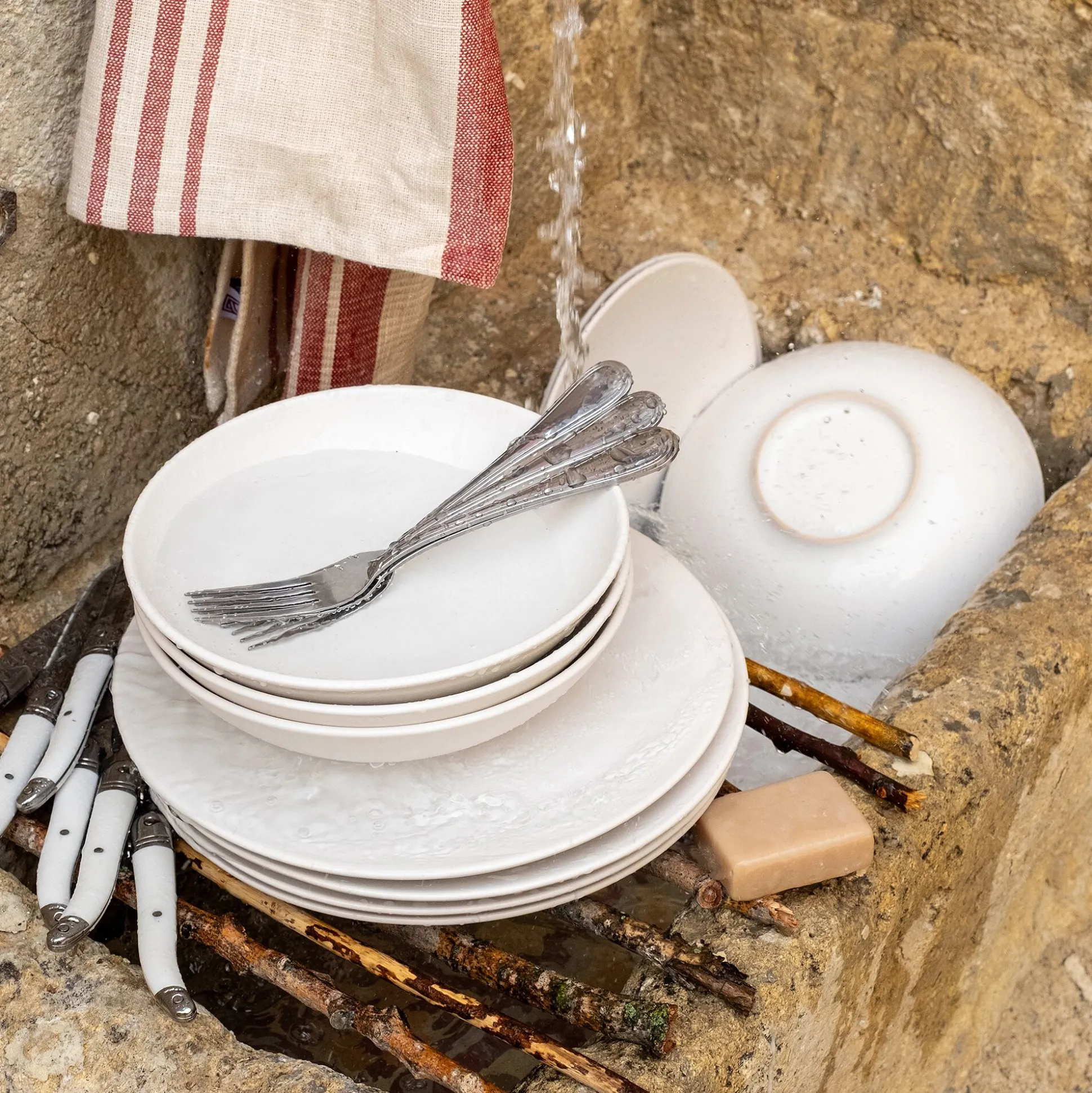 Assiette creuse en faïence D22cm - blanc ventoux