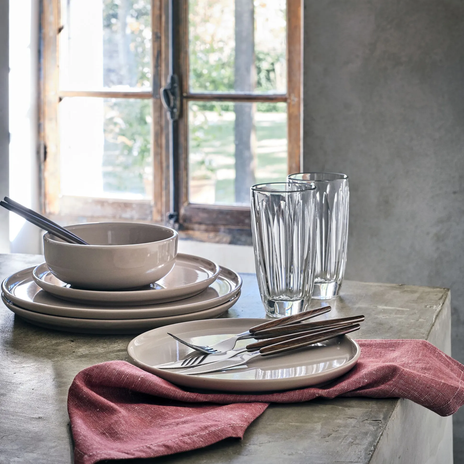 Assiette plate en faïence D28cm - beige alpilles