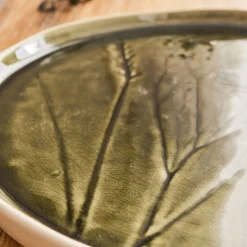 Assiette plate impressions végétales en grès D26cm - vert avocado