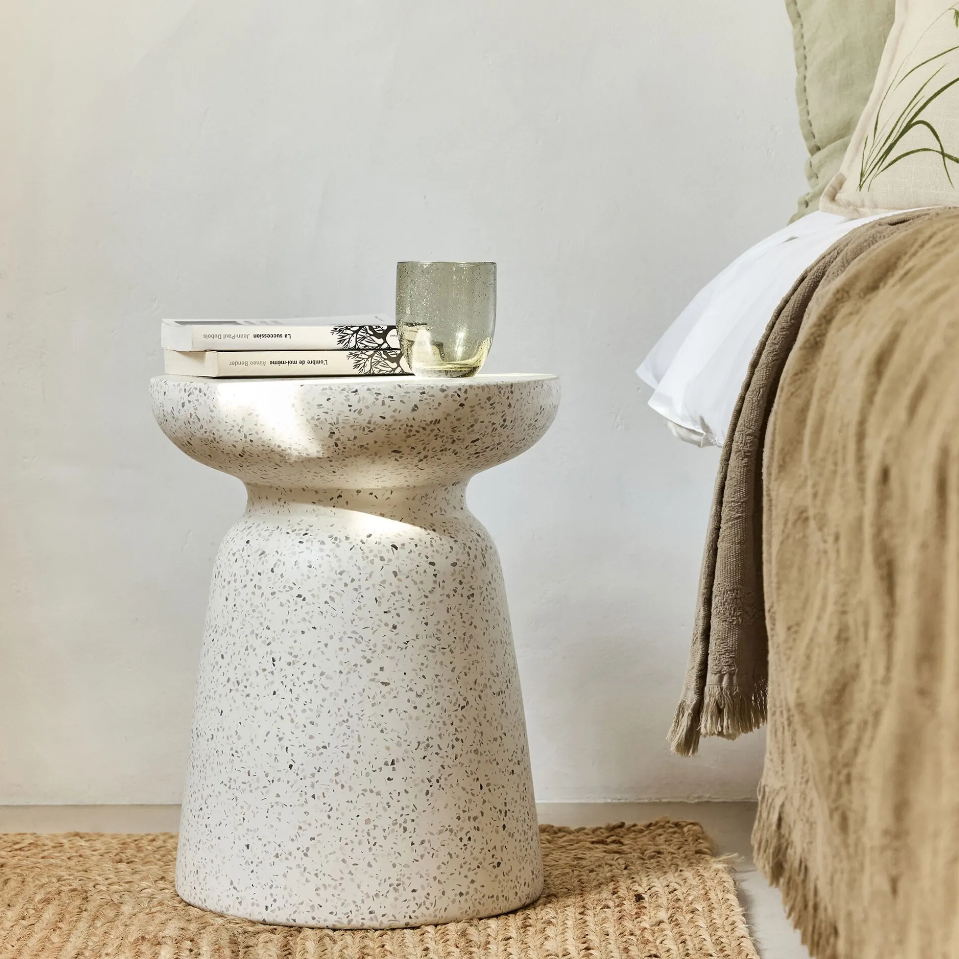 Bout de canapé en ciment terrazzo D35xH45cm - blanc écru