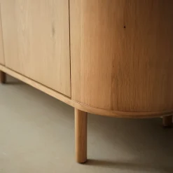 Buffet bas ovale en bois et piètement en chêne masif - bois clair