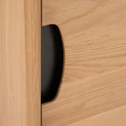 Buffet bas plaqué chêne 2 portes et 3 tiroirs et piètement chêne massif - bois clair