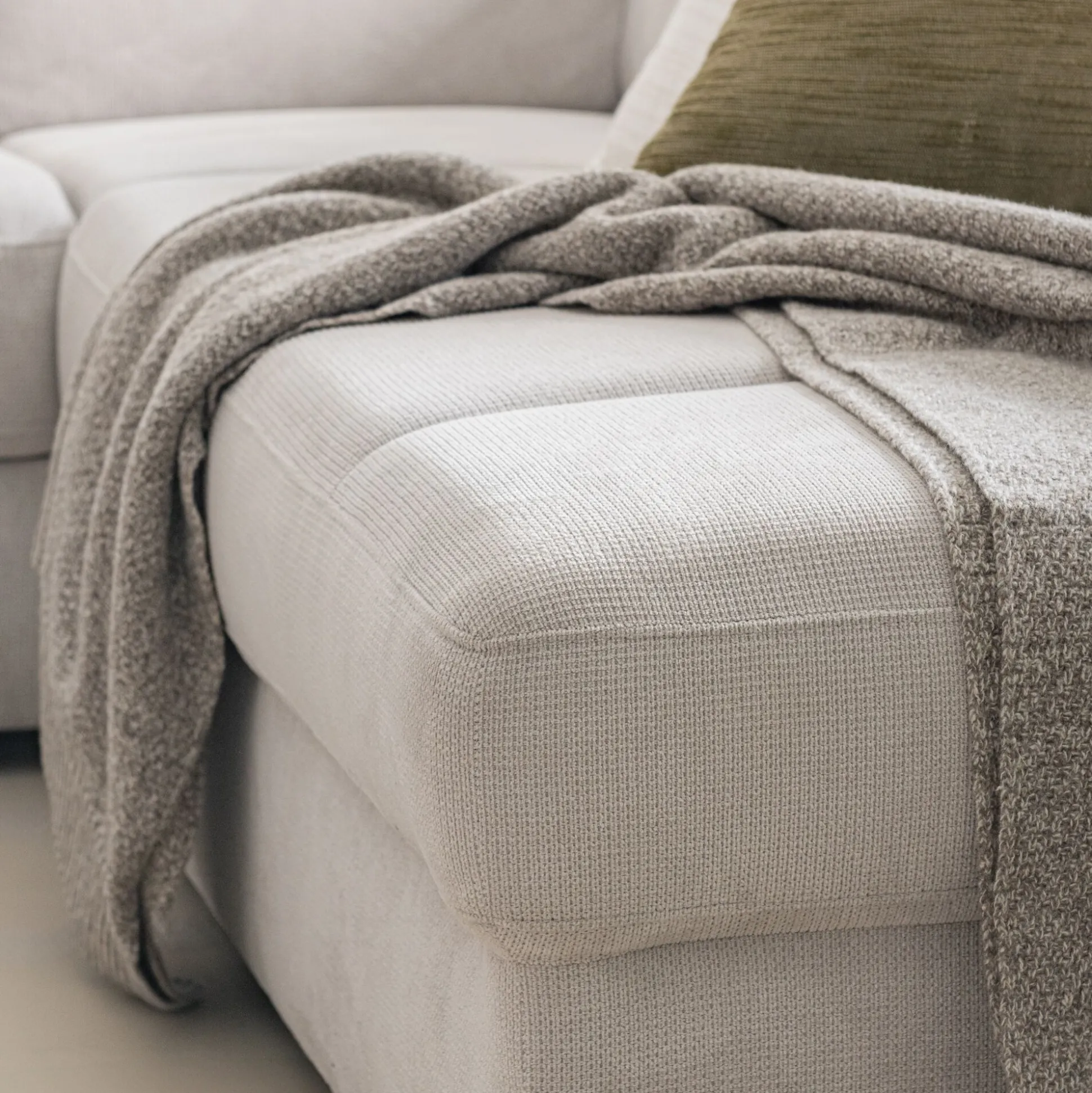 Canapé panoramique convertible avec méridienne gauche en tissu doux - beige