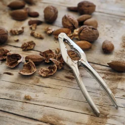 Casse noix en zamak chromé