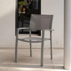 Chaise de jardin empilable avec accoudoirs en textilène - gris vésuve