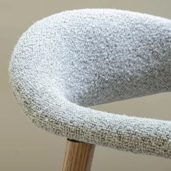 Chaise de repas avec accoudoirs en bois et tissu - gris