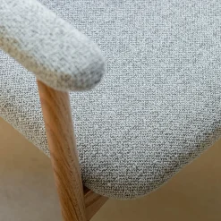 Chaise de repas avec accoudoirs en bois et tissu - gris