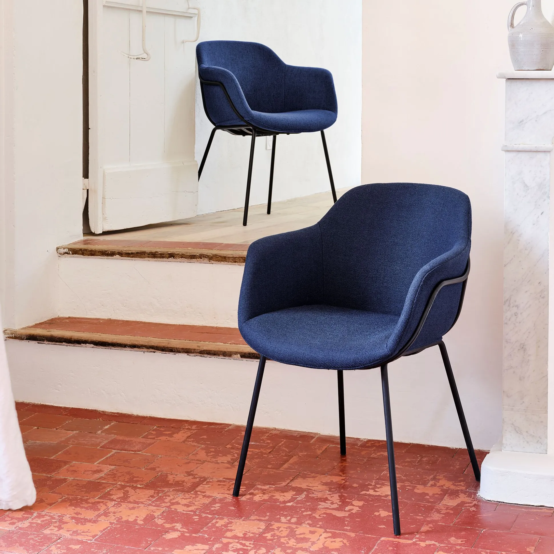 Chaise de repas avec accoudoirs en tissu - bleu figuerolles