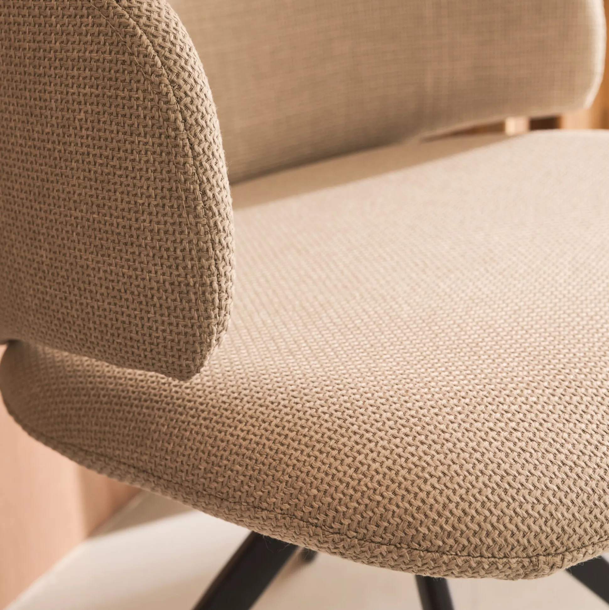 Chaise de repas pivotante en tissu - beige