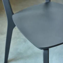 Chaise en bois - gris restanque