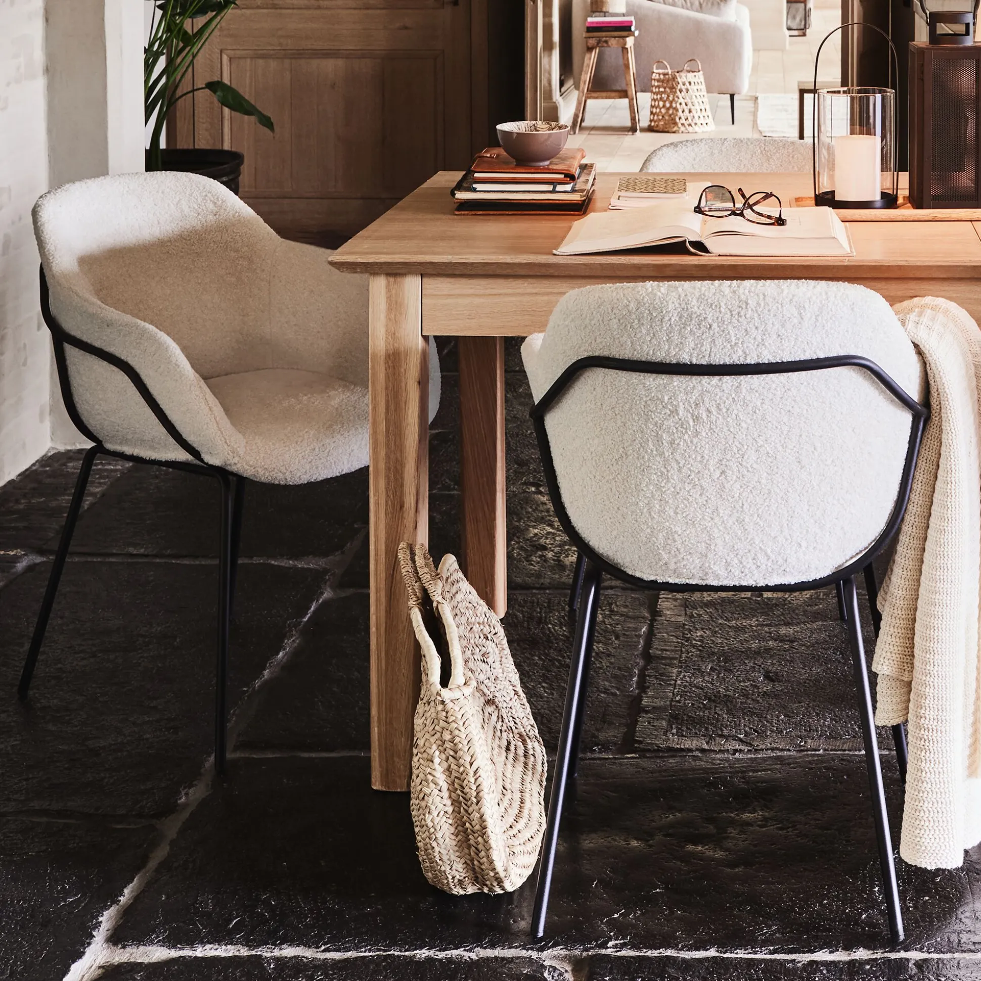 Chaise en tissu bouclette avec accoudoirs - blanc