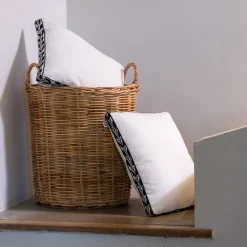 Coussin à frise brodée en coton 45x45cm - blanc