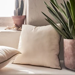 Coussin à liseré en coton - beige 45x45cm