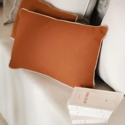 Coussin à passepoil bicolore en coton 30x50cm - brun rustrel