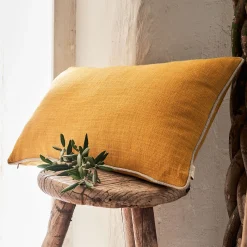 Coussin avec passepoil en lin et coton 30x50cm - jaune argan