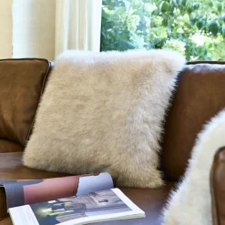 Coussin effet fourrure 45x45cm - blanc