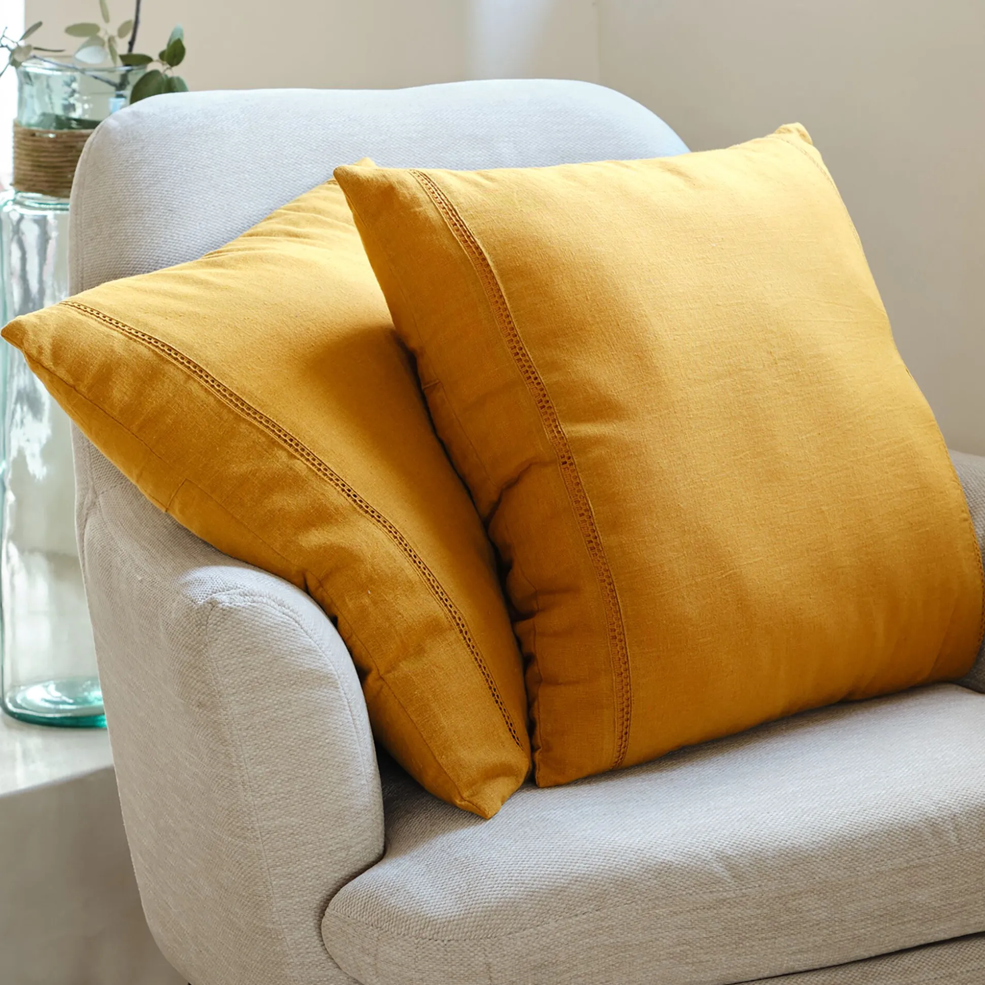 Coussin en lin et coton finition liseré 45x45cm - jaune argan