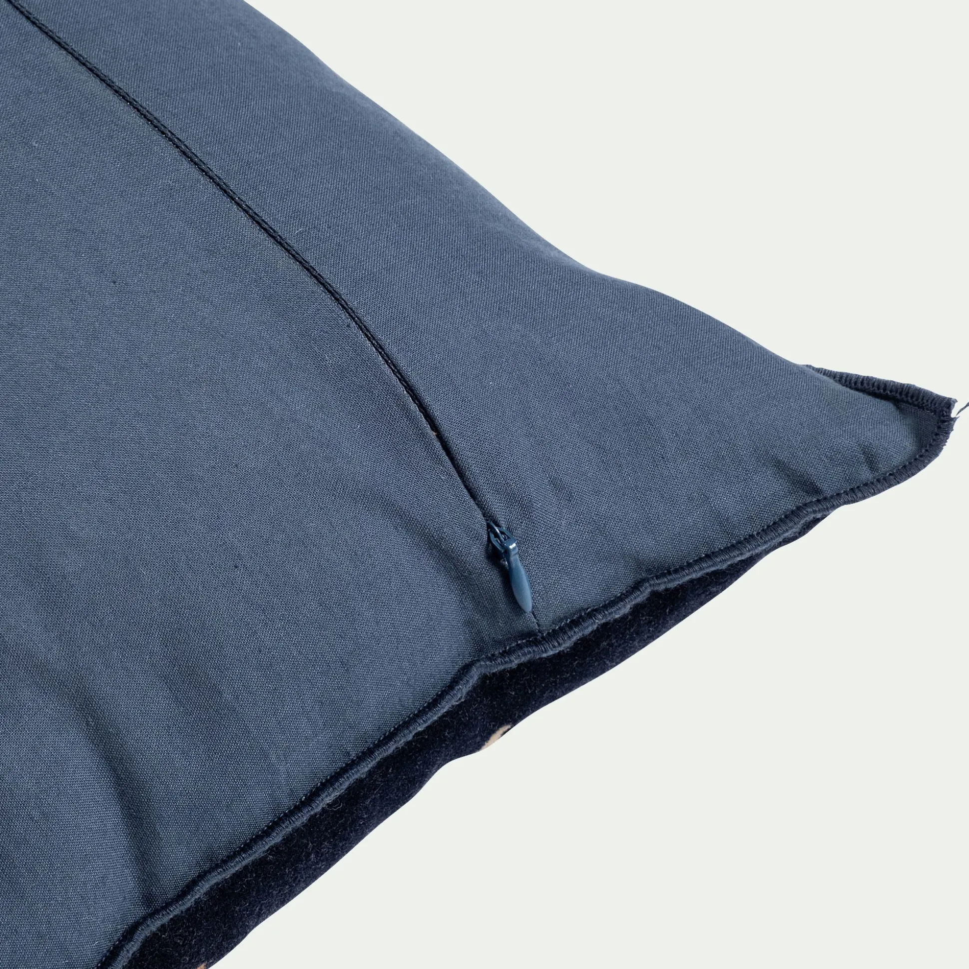 Coussin motif floral en velours 45x45cm - bleu