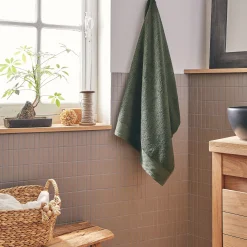 Drap de douche en coton peigné - vert cèdre 70x140cm