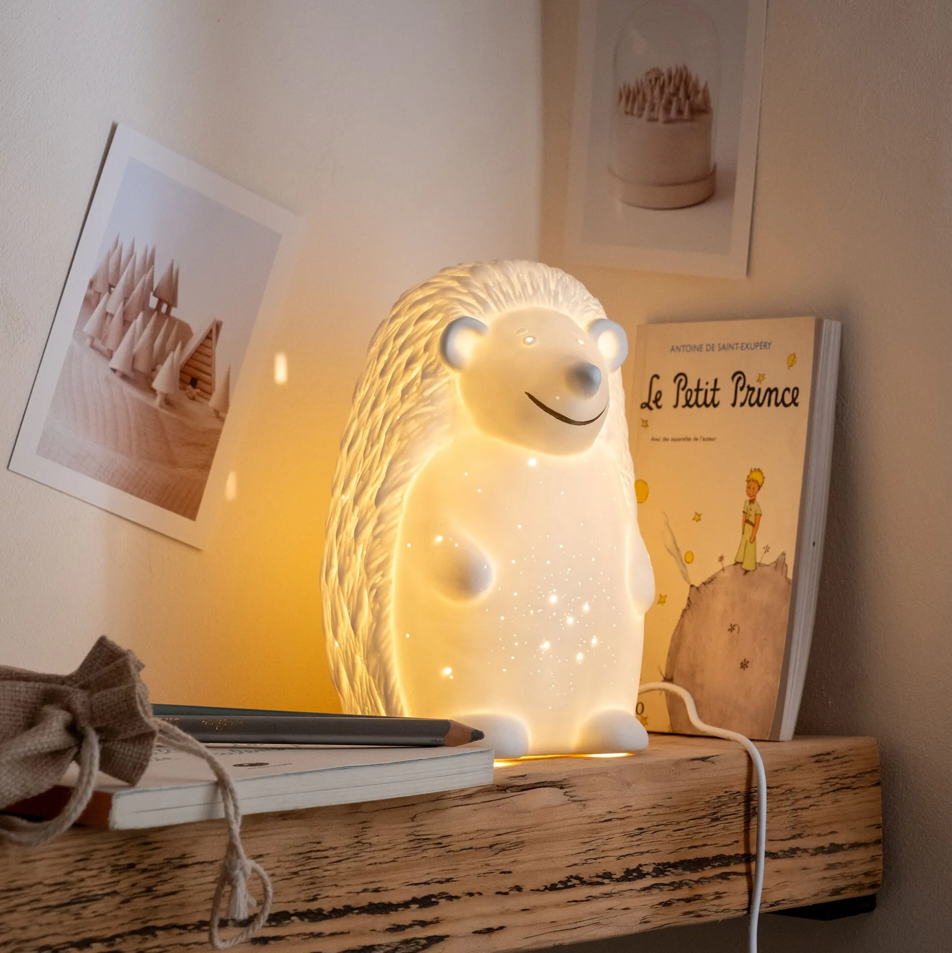 Lampe à poser électrifiée forme hérisson en porcelaine H19,8cm - blanc