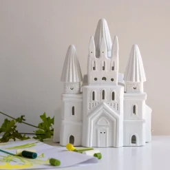 Lampe à poser électrifiée forme château en porcelaine H25cm - blanc