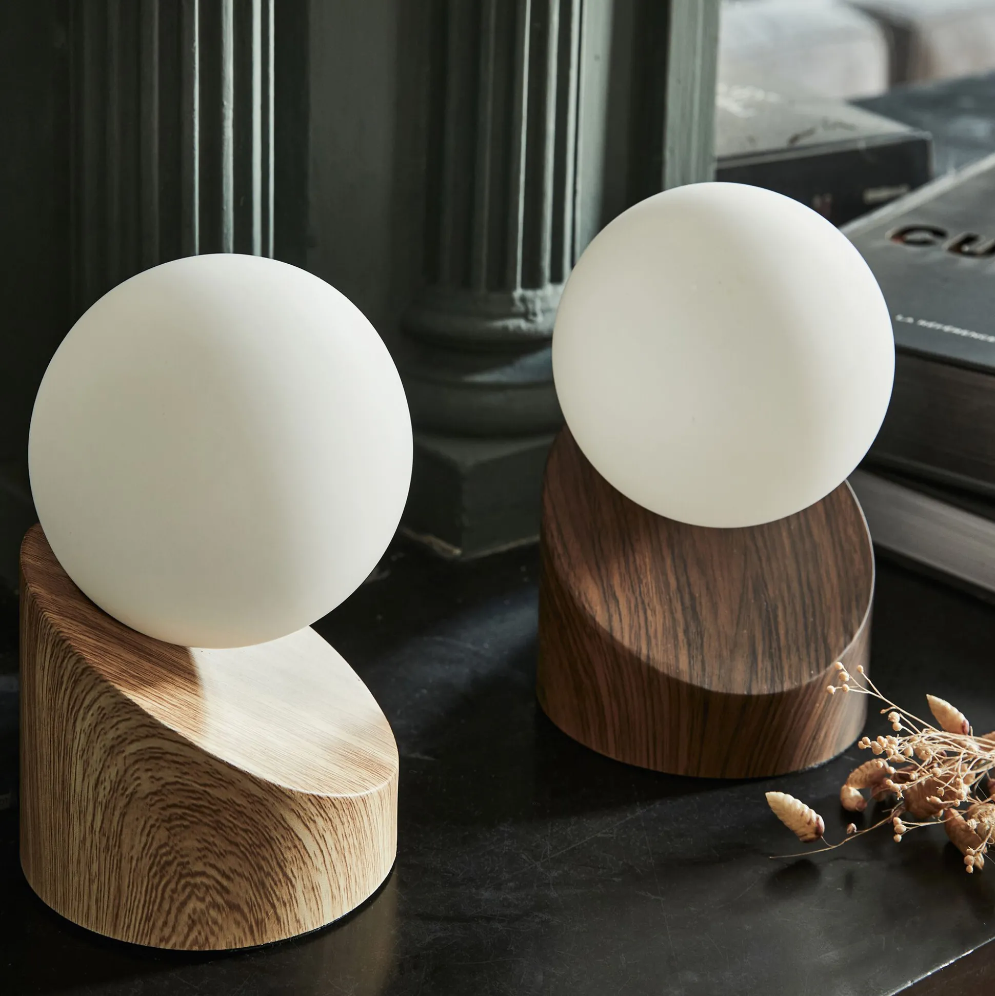 Lampe à poser tactile en fer effet bois clair H16cm- naturel