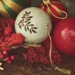 Lot de 6 boules de Noël en papier mâché motif houx peint main D7cm - blanc