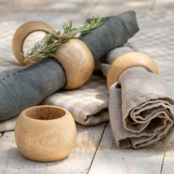 Lot de 4 ronds de serviette en bois de manguier - naturel