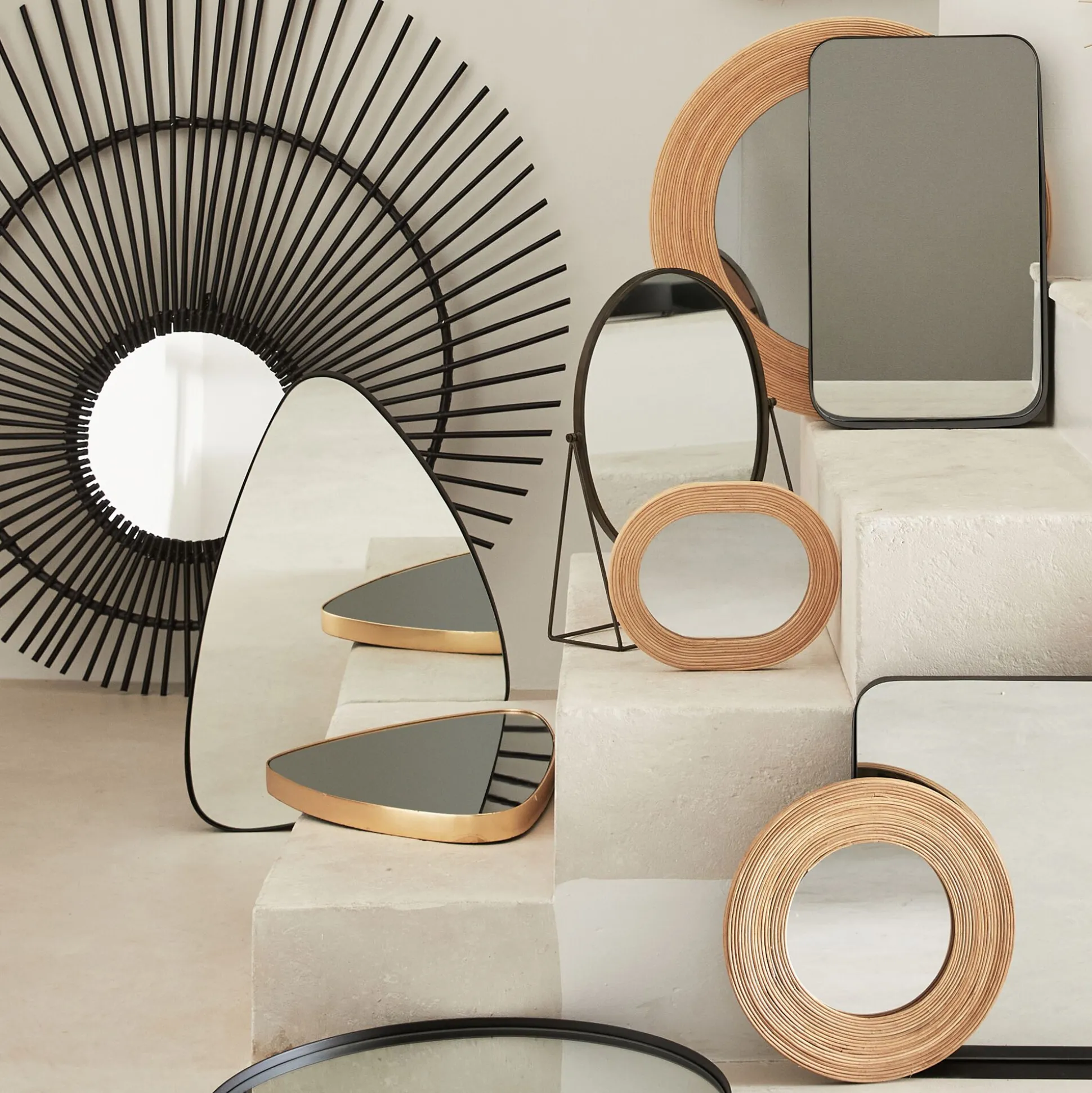 Miroir triangulaire - noir 42x62,5cm