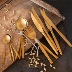 Ménagère 16 pièces en inox - doré