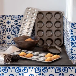 Plaque de cuisson pour 12 muffins en acier - marron