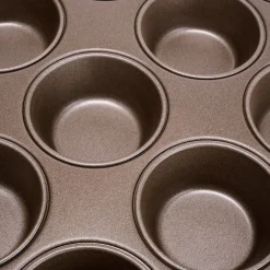 Plaque de cuisson pour 12 muffins en acier - marron