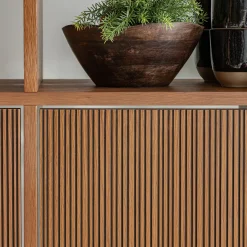 Porte en chêne strié avec fond - bois foncé