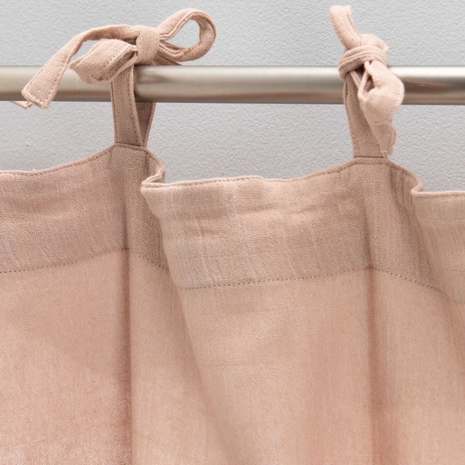 Rideau à nouettes en gaze de coton - rose salina - 140x250cm