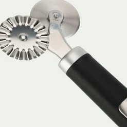 Roulette à pâtisserie 2 en 1 en acier