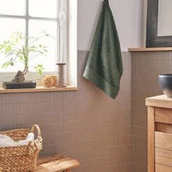 Serviette de toilette en coton peigné - vert cèdre 50x100cm