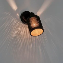 Spot électrifié en acier et rotin - noir