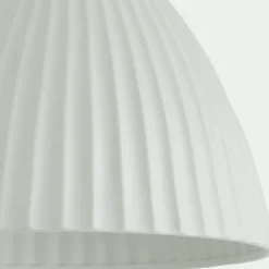 Suspension électrifiée en porcelaine striée D29,3cm - blanc