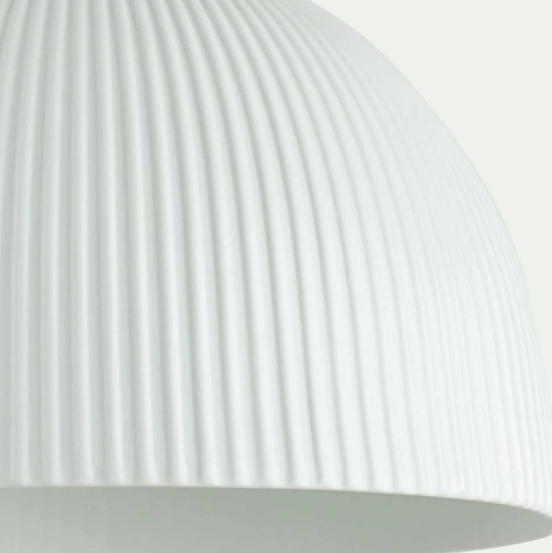 Suspension électrifiée en porcelaine striée D24cm - blanc