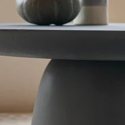 Table basse ronde en polystone D100cm - gris