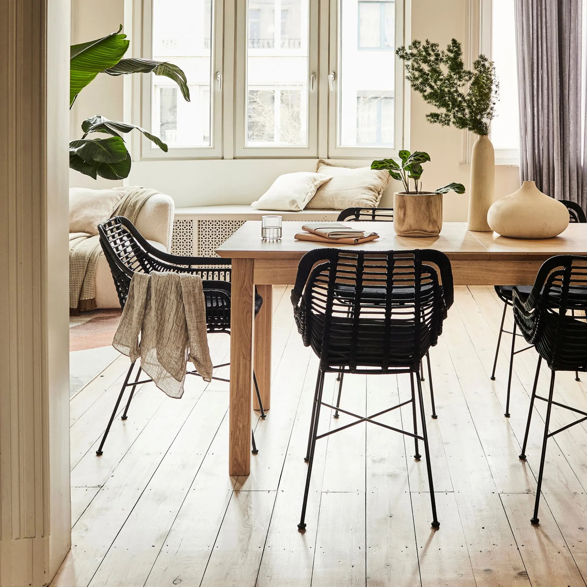 Table de repas extensible en bois - bois clair (8 à 12 places)