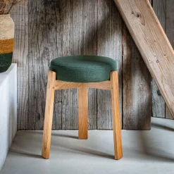 Tabouret bas en bois de frêne et tissu H45cm - vert cèdre
