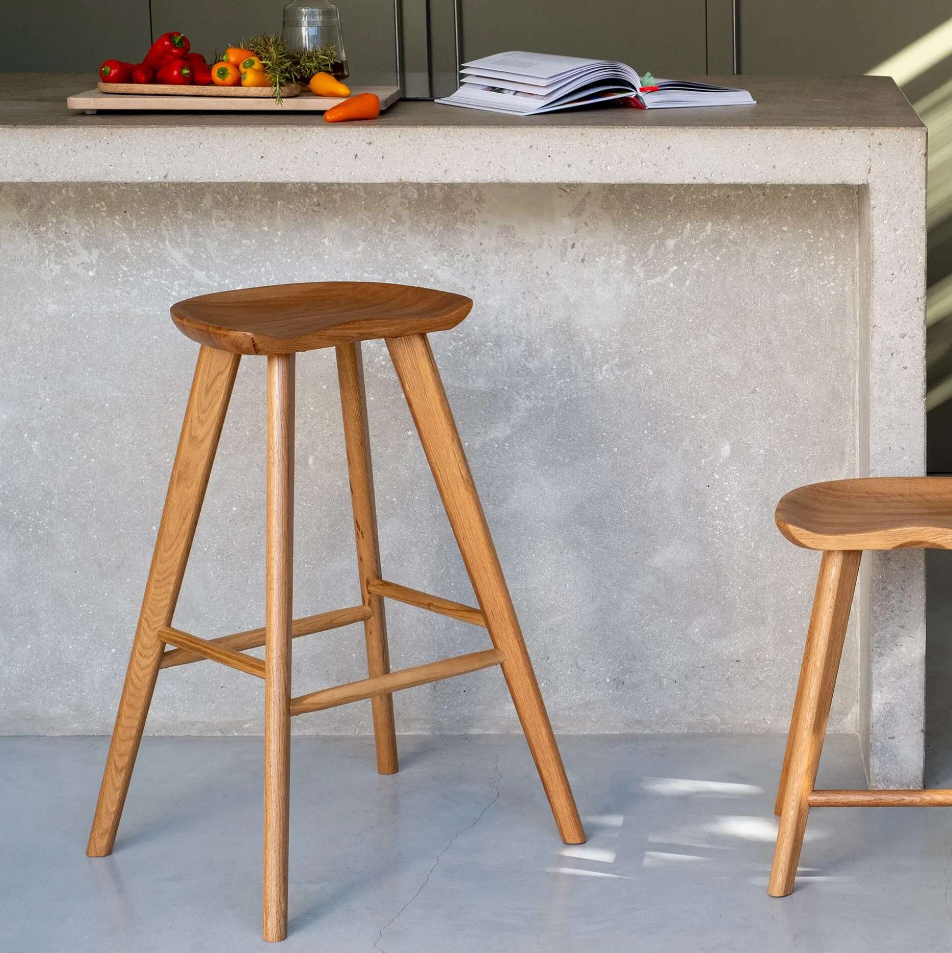 Tabouret de bar en chêne massif H75cm - naturel