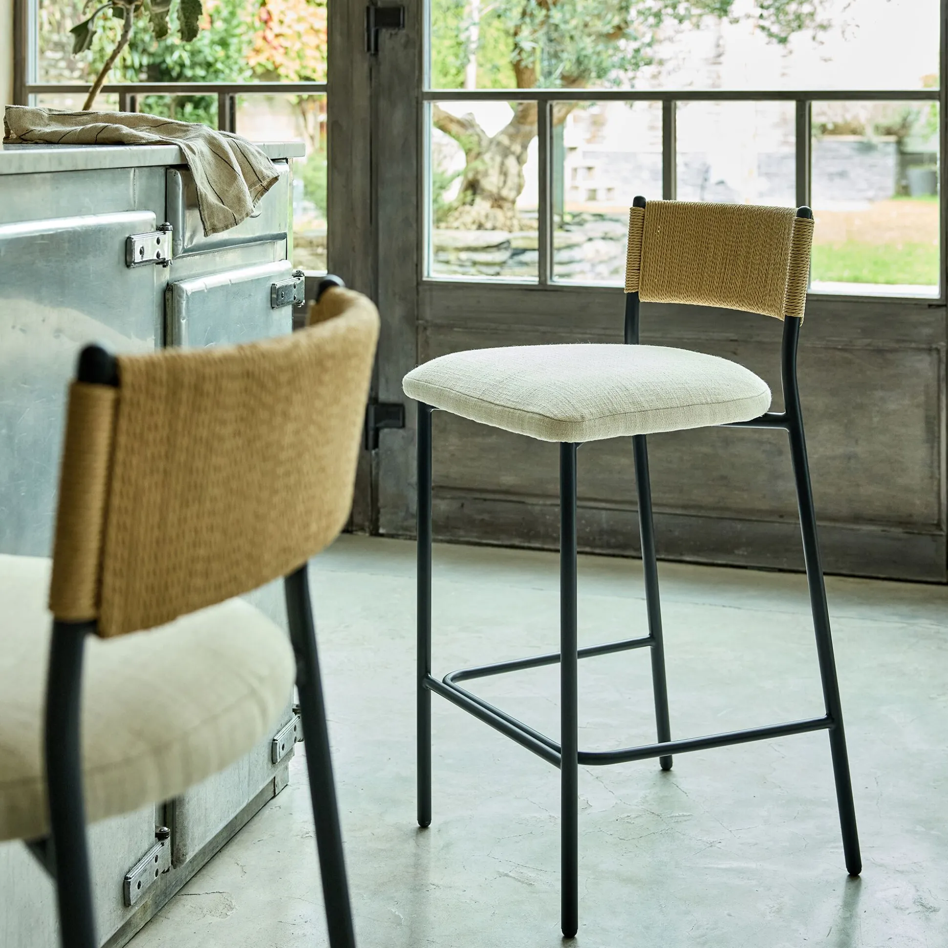 Tabouret haut de repas en corde et tissu H75cm - blanc écru