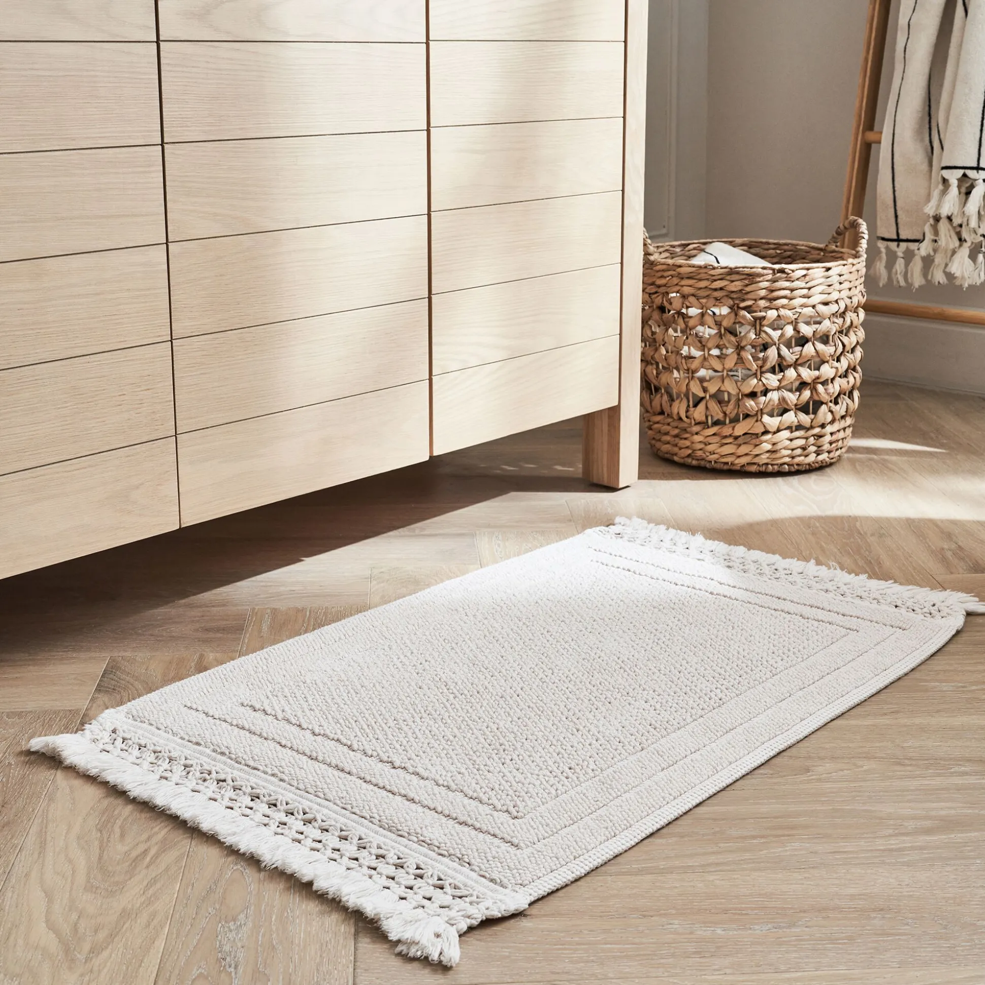 Tapis de bain en coton finition crochet et frangées 50x80cm - blanc écru