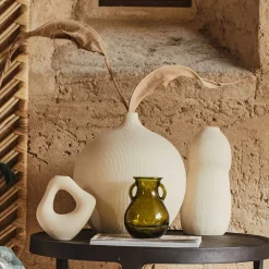 Vase contemporain en faïence H28cm - blanc