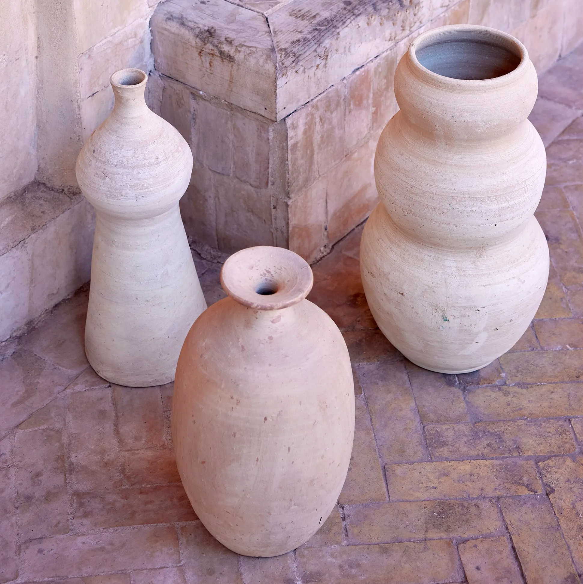 Vase contemporain en terre cuite H29cm - beige