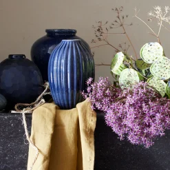 Vase strié en porcelaine H19,5cm - bleu