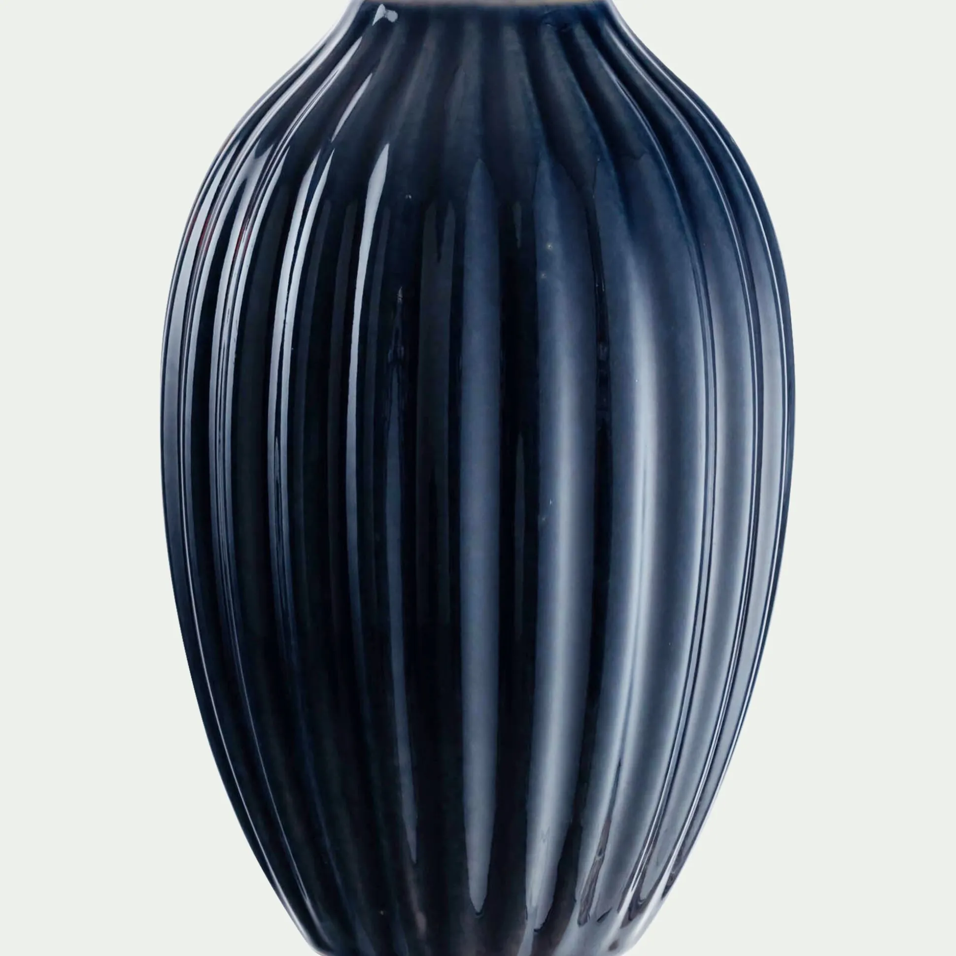 Vase strié en porcelaine H19,5cm - bleu